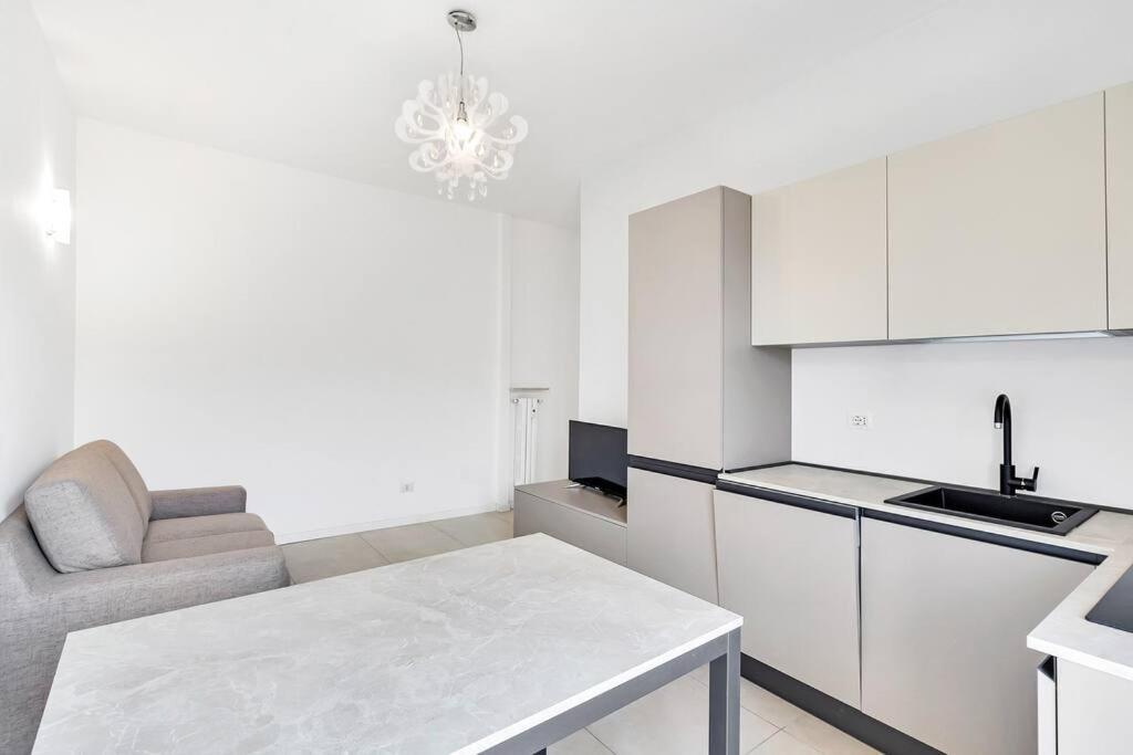 Alessia'S Flat - Caroli Apartment มิลาน ภายนอก รูปภาพ