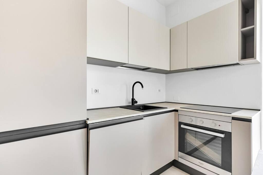 Alessia'S Flat - Caroli Apartment มิลาน ภายนอก รูปภาพ